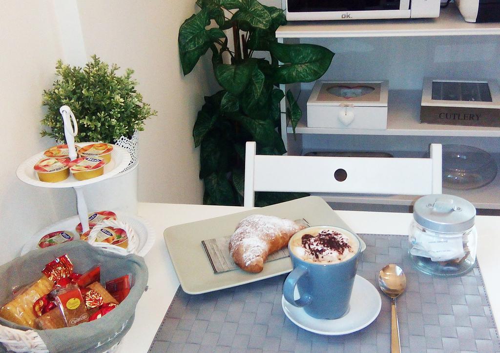 La Casa Delle Betulle Bed & Breakfast Кардано ал Кампо Стая снимка
